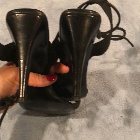 Authentic Gucci Heels!! - Picture 3 of 5